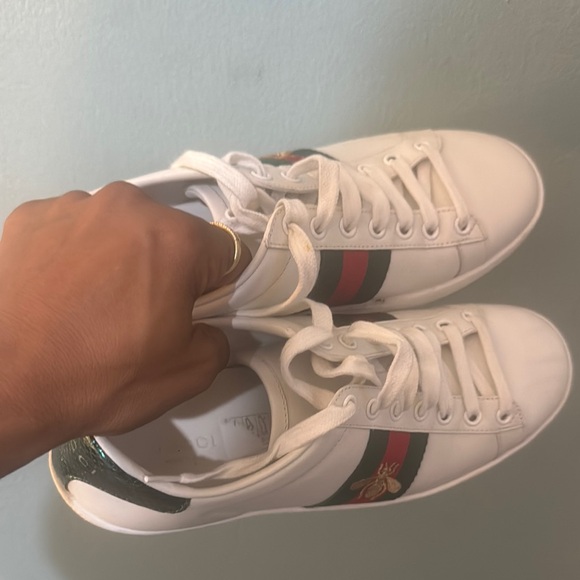 Gucci White and Red Sneakers with Gold Bee - Picture 7 of 7